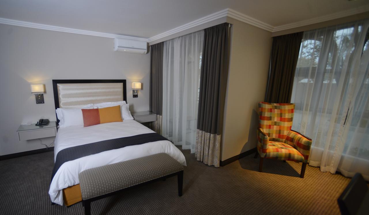 Regent Hotel City Габороне Екстер'єр фото